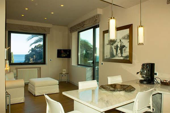Ferienwohnung Fenetre Sur Le Blue Taormina Exterior foto
