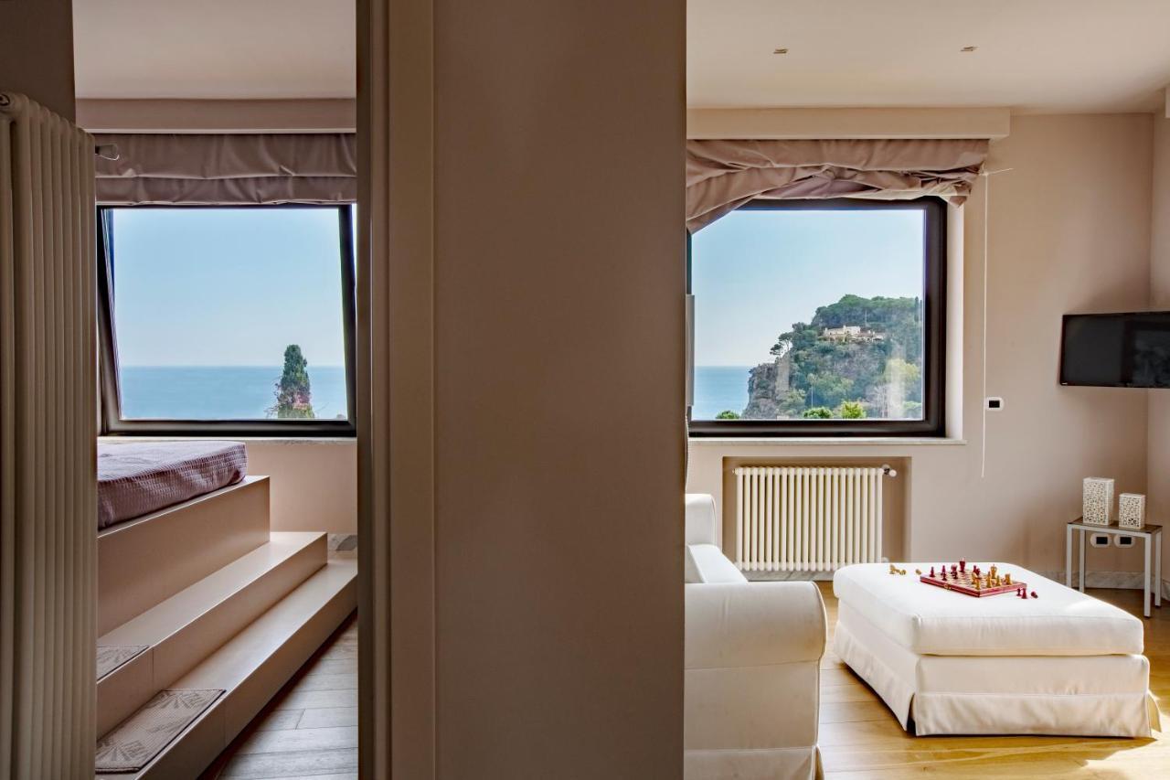 Ferienwohnung Fenetre Sur Le Blue Taormina Exterior foto