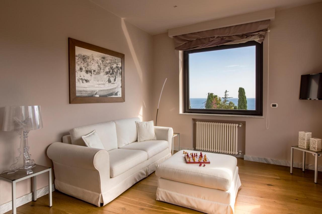 Ferienwohnung Fenetre Sur Le Blue Taormina Exterior foto